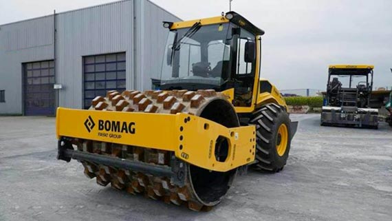 Виброкаток грунтовый BOMAG BW213 D-4