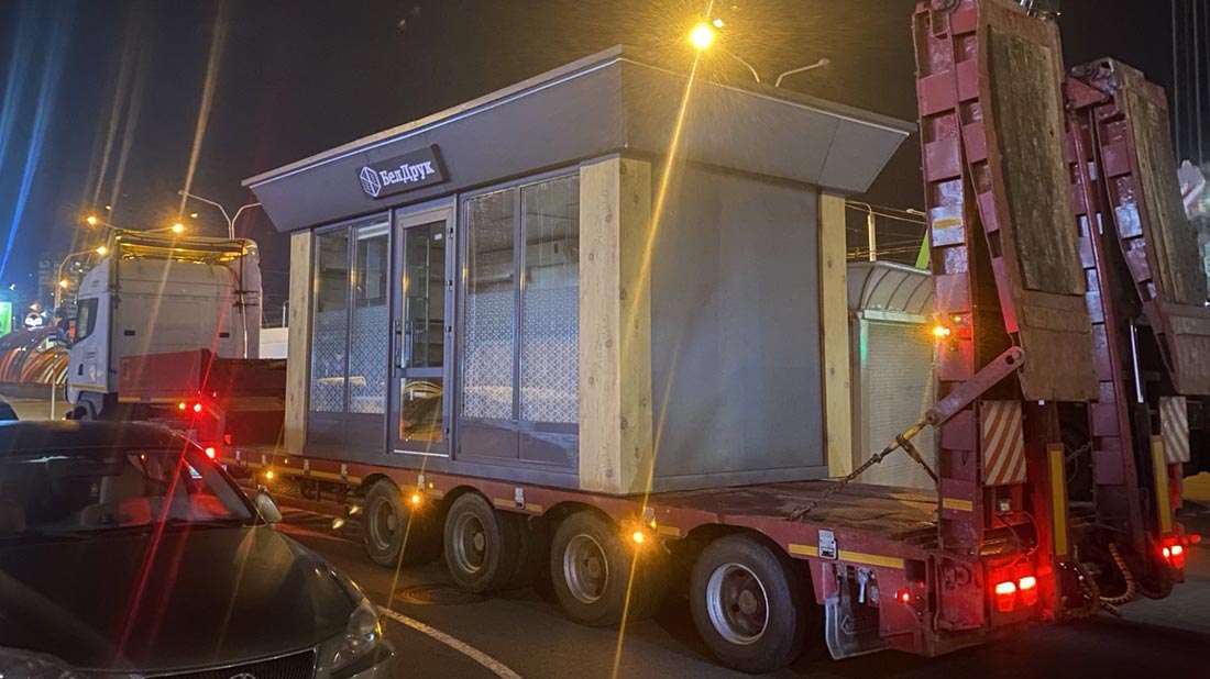 Перевозка ларька низкорамным тралом в Минске